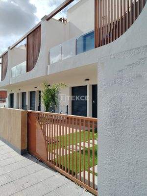 Apartments Influenced by Thai Design in Pilar de la Horadada