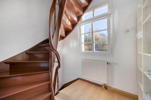 Flur, Treppenaufgang Wohnung rechts 1. OG