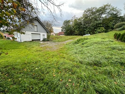 Grundstück mit Garage / Werkstatt