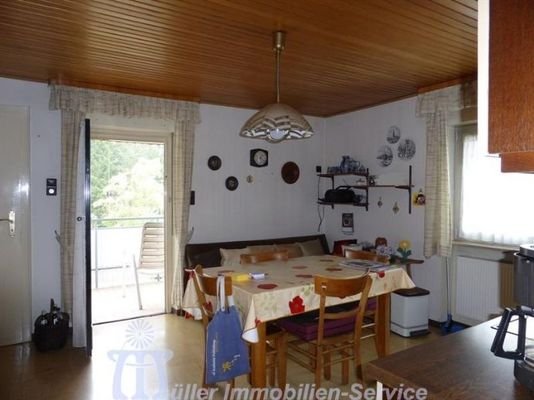 Küche mit Ausgang zum Balkon