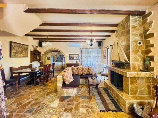 img_e1f0d5ba-0e9e-421b-8c74-153665800643