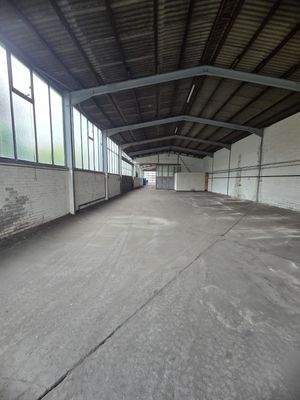 Großzügige Lagerhalle