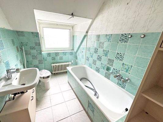 Tageslichtbad mit Wanne DG