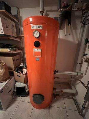 Hochwertiger Warmwasserspeicher mit integrierter Heiztechnik