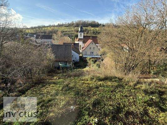 Hanggrundstück mit Aussicht