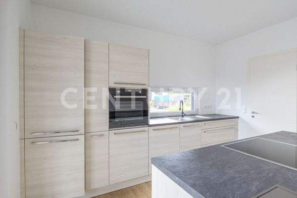 Küche mit Zugang zur Speisekammer_Abstellraum