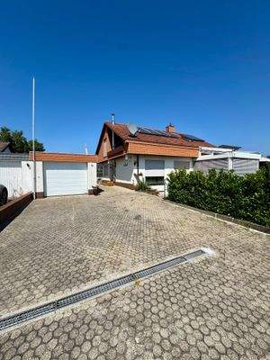 Stellplätze und Garage