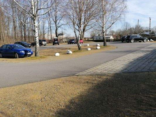 Parkpl.links von Anlage