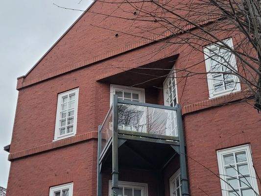 05 Gebäude kleiner Balkon.jpg