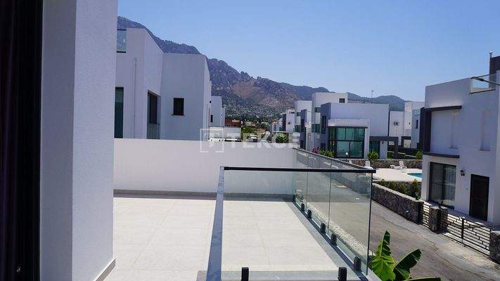 Detached Villas in Advanced Complex in North Cyprus Girne