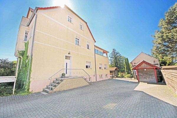 Hausansicht / Zufahrt