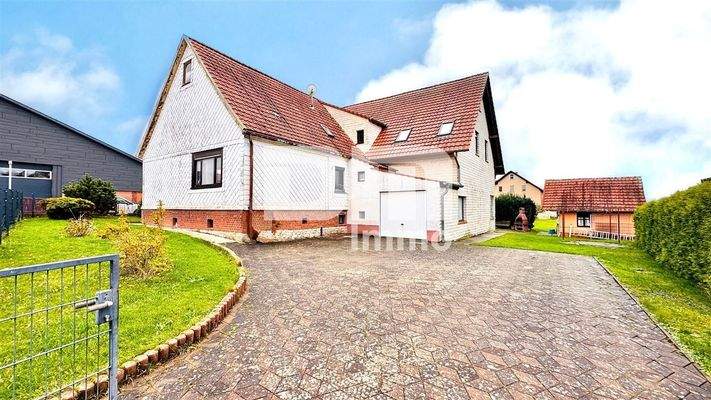 Hofeinfahrt / Rückansicht