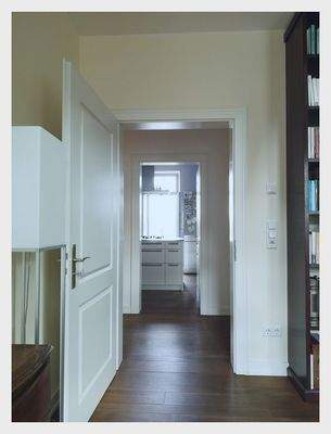 08 Wohnzimmer mit offenen Deckenbalken (2).jpg