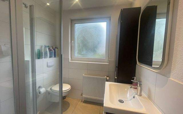 Bad Zimmer in Esslingen zu vermieten möbliert Wohnen auf Zeit urbanbnb 3.jpeg