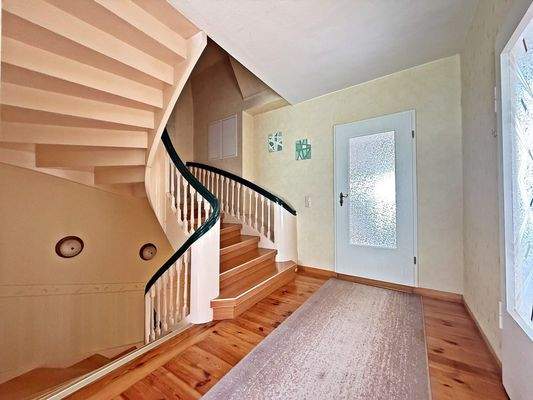 Treppenhaus über 3 Etagen