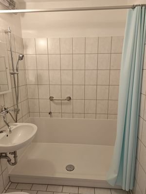 Bad mit Dusche.jpg
