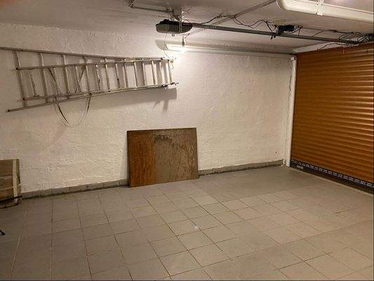 Garage im Kellergeschoß