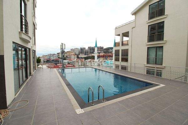Apartment with Pool Near the Coast in Mudanya Bursa