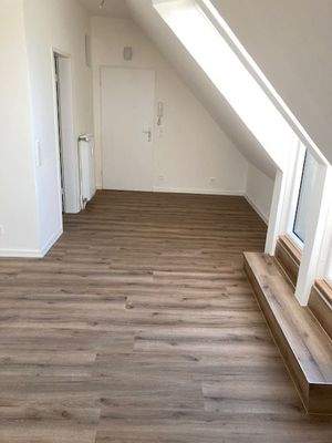 Wohnraum Blick Tür.jpeg