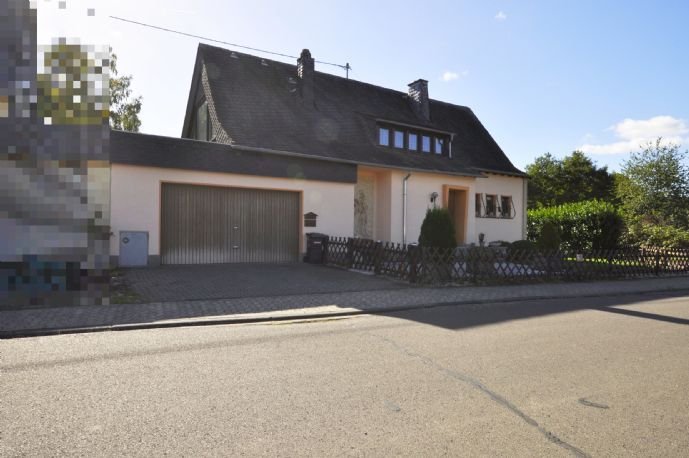 Einfamilienhaus mit Doppelgarage und schönem Garten in Bernkastel-Andel