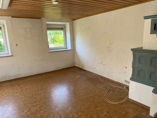 Wohnzimmer mit Kachelofen.jpg