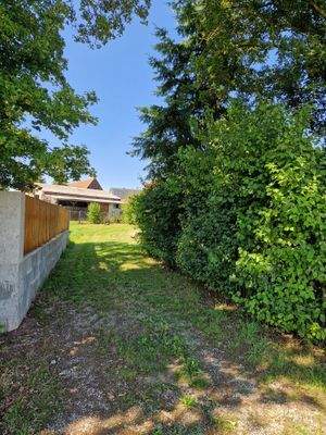 Südliche Einfahrt zum Anwesen