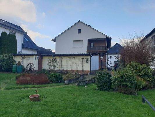 Garagen/Wohnhaus Rückansicht