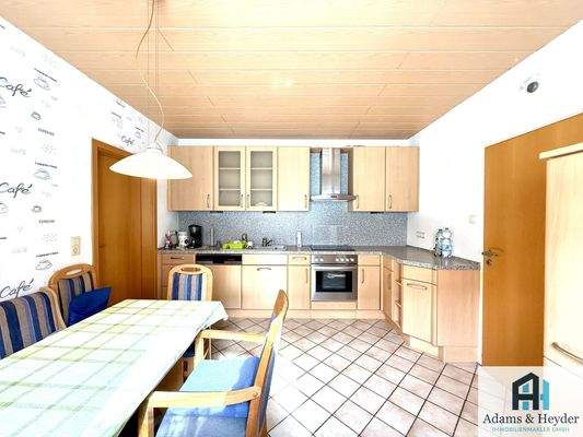 Küche mit Einbauküche EG