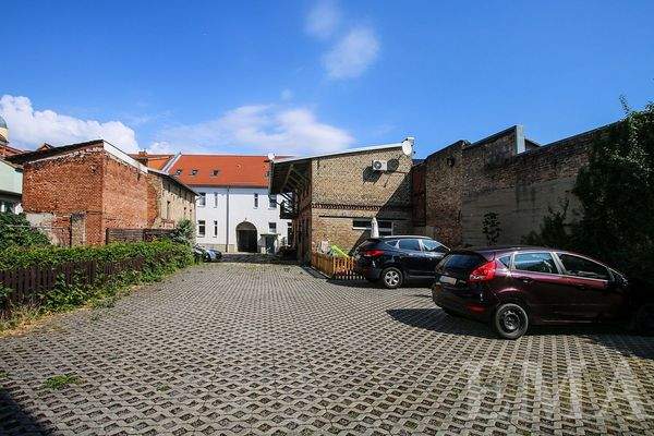 Innenhof mit Stellflächen für Pkw