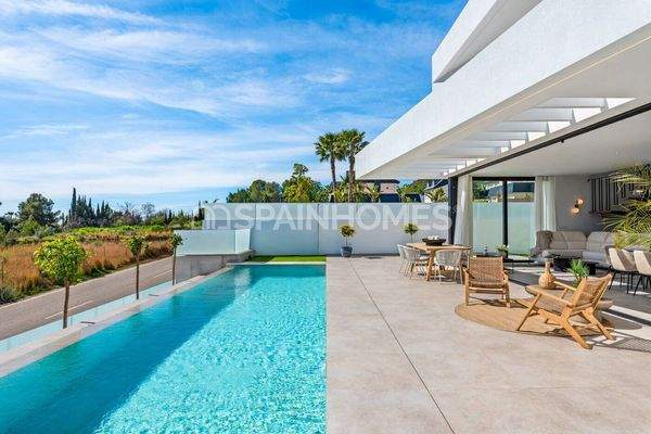 Detached Houses with Large Plots in Polop Centro Alicante