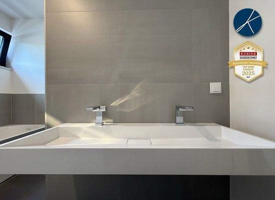 Tageslichtbad mit moderner Ausstattung