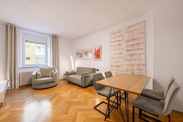 Parkett und Höhen bis 2,78 m