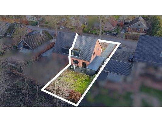 Rückansicht / Grundstück