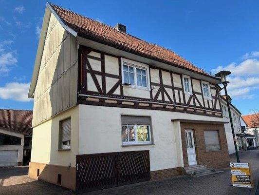 Wohnhaus mit separatem Eingang (Büro)