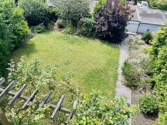 EG Blick in den Garten vom Balkon