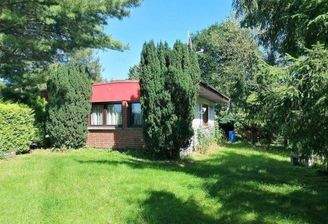 gewachsenes Grundstück mit Bungalow