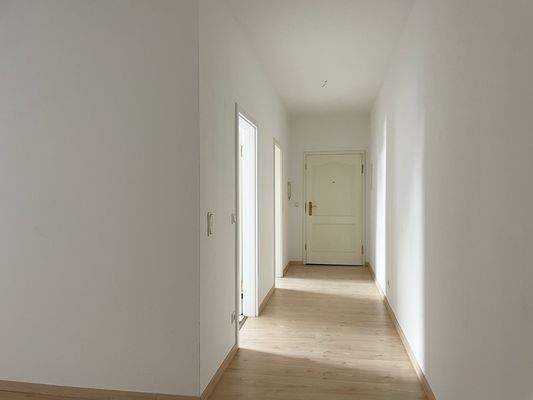 Wohnzimmer, Blick in den Flur.JPG