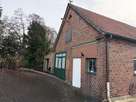 Hof mit Parkmöglichkeiten