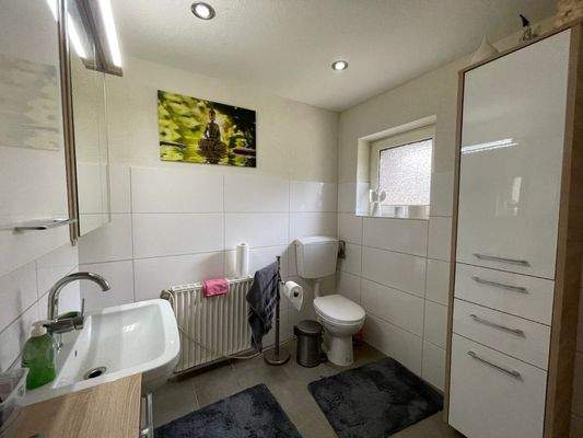 Bad mit Dusche/Erdgeschoss