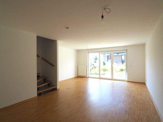 Wohnzimmer mit Zugang zur Terrasse