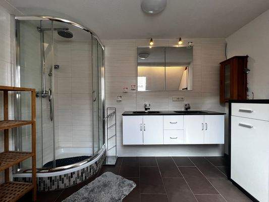 576 - Badezimmer mit Dusche 