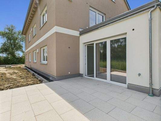 Terrasse im Detail (Markisenanschluss vorhanden)