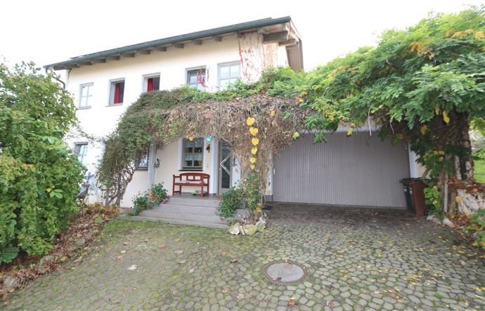 Gepflegtes Zweifamilienhaus als Kapitalanlage in guter Lage von Teisbach bei Dingolfing