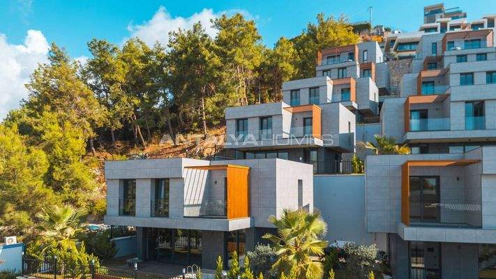Luxe Detached Houses Within Walking Distance of the Sea in Alanya