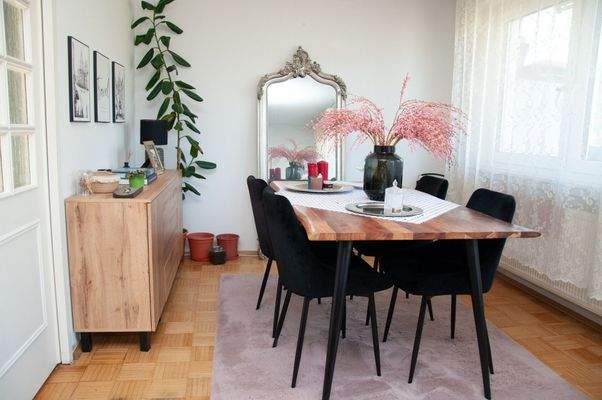 Wohnzimmer/Essbereich 