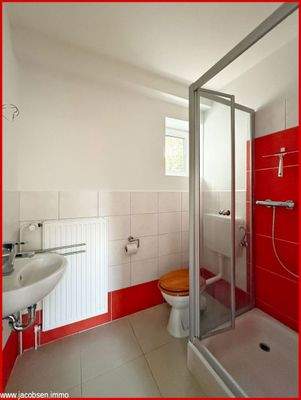 Badezimmer mit Dusche Einliegerwohnung im Eingangsgeschoss
