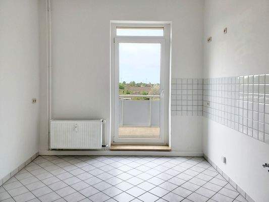 Küche mit Balkonzugang.jpg