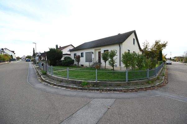 Schönes Eckgrundstück