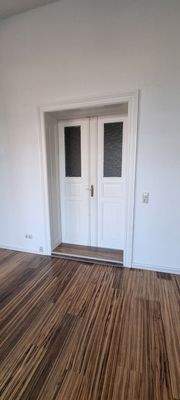 Straßenseitiger Raum