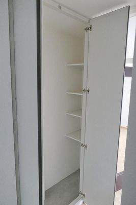 Abstellraum mit Tür